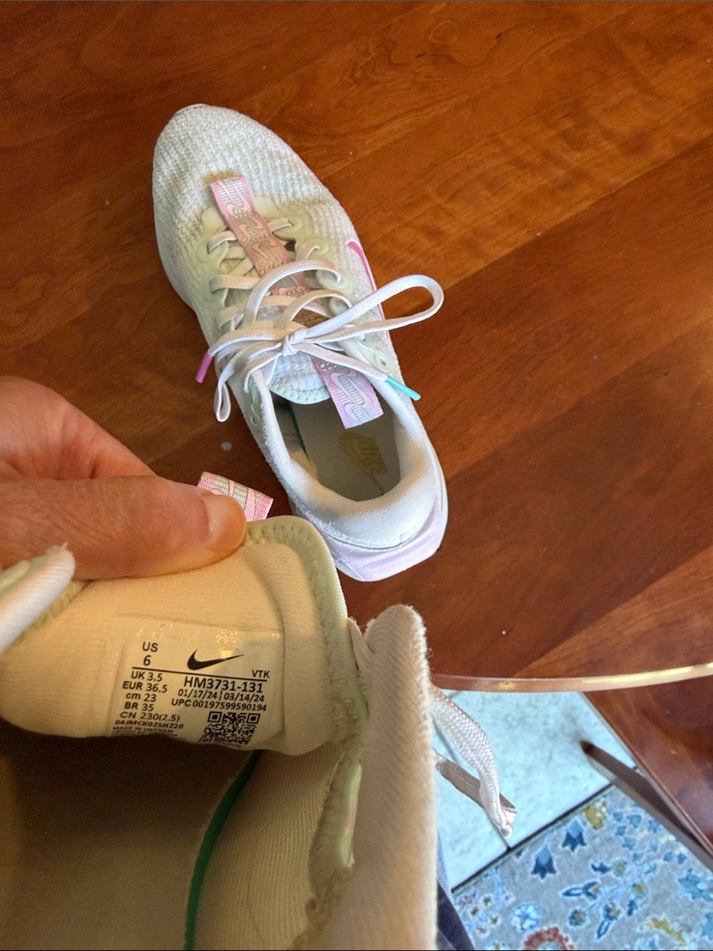 Womens size 6 Nike shoes - Picture 7 of 7